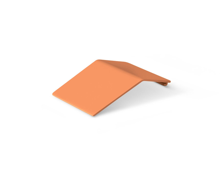 Ein orangefarbenes 2-in-1: Mehl- und Passiersieb vor einem weißen Hintergrund.