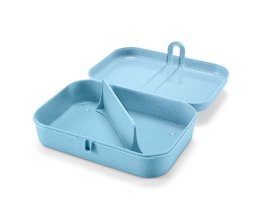 Geöffnete blaue 3 To-go-Dosen mit Unterteilung.