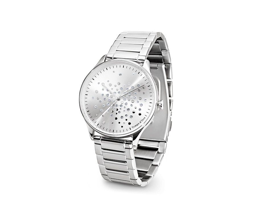 Silberne Damenuhr veredelt mit Kristallen von Swarovski® auf weißem Hintergrund.