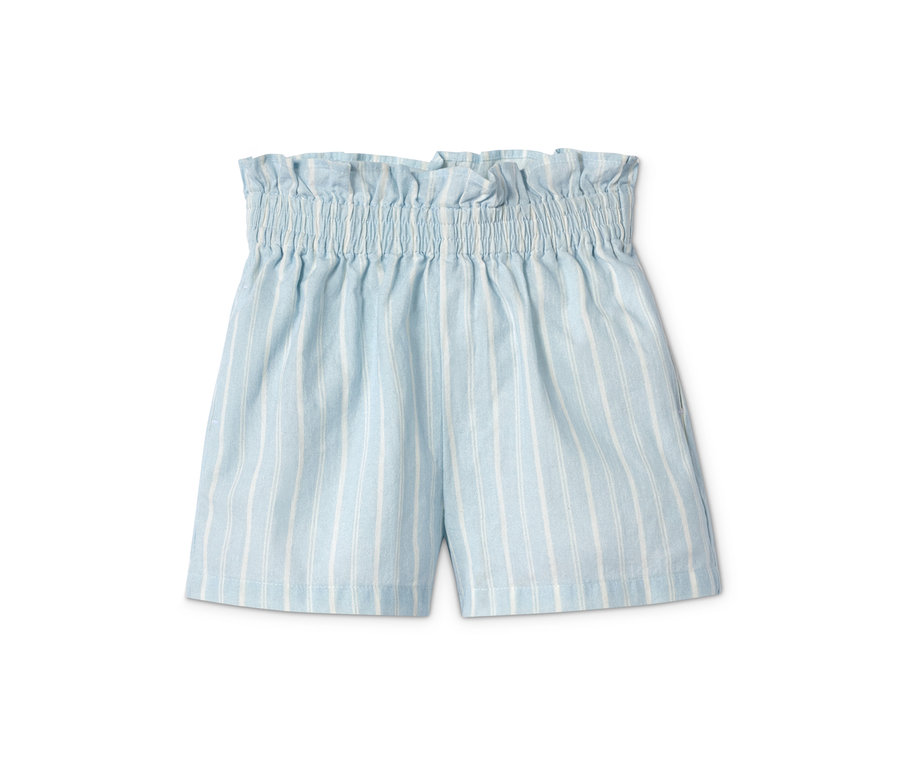 Blau-weiß gestreifte Paperbag-Shorts.