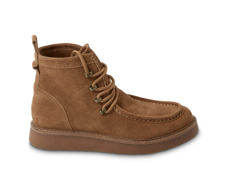 Ein brauner Veloursleder-Boot mit brauner Sohle und Schnürsenkeln.