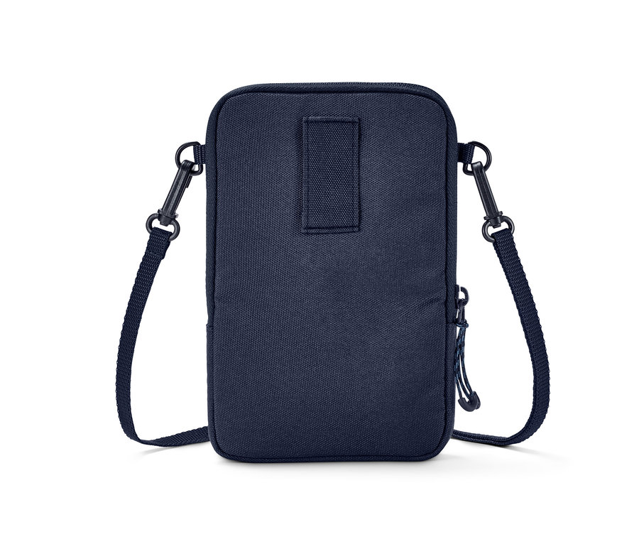 Detailaufnahme einer blauen Umhängetasche mit schwarzen Details.