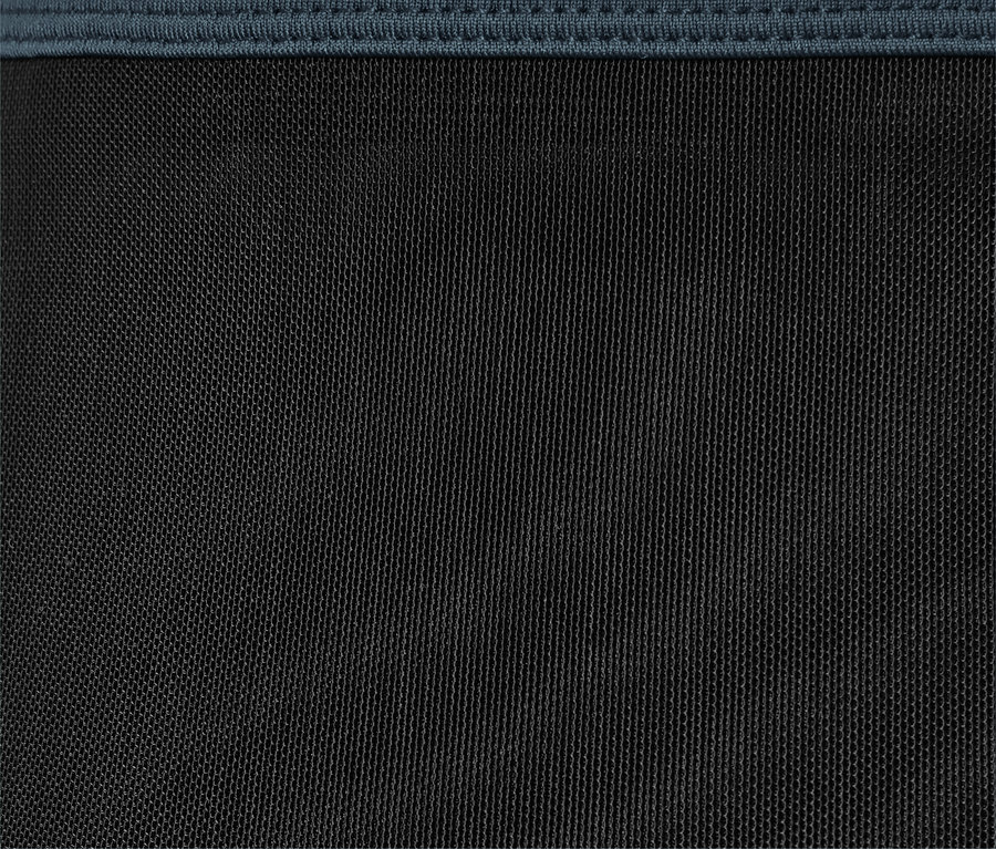 Detailaufnahme einer dunkelblauen Bodyforming-Sporthose.