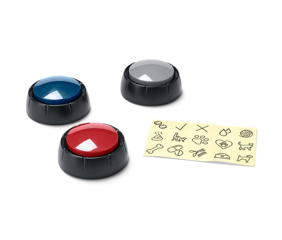 Draufsicht von drei Hunde-Trainingsbuttons und einem Aufkleberbogen.