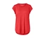 Rotes Sportshirt.
