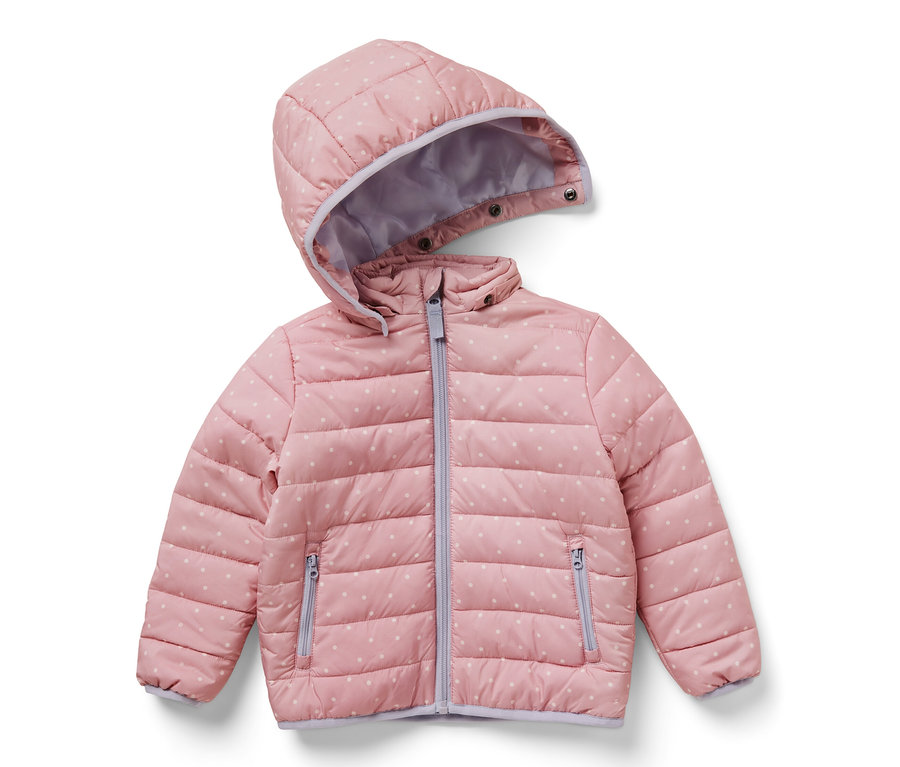 Eine altrosa Kinder-Steppjacke mit Kapuze und weißen Punkten.