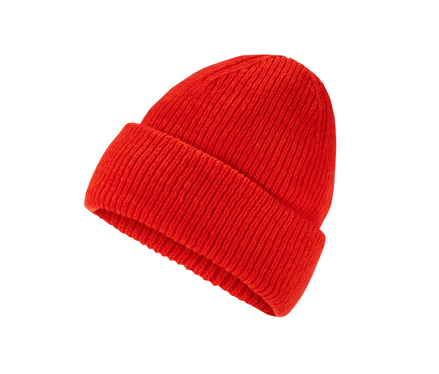 Orange Strickmütze.