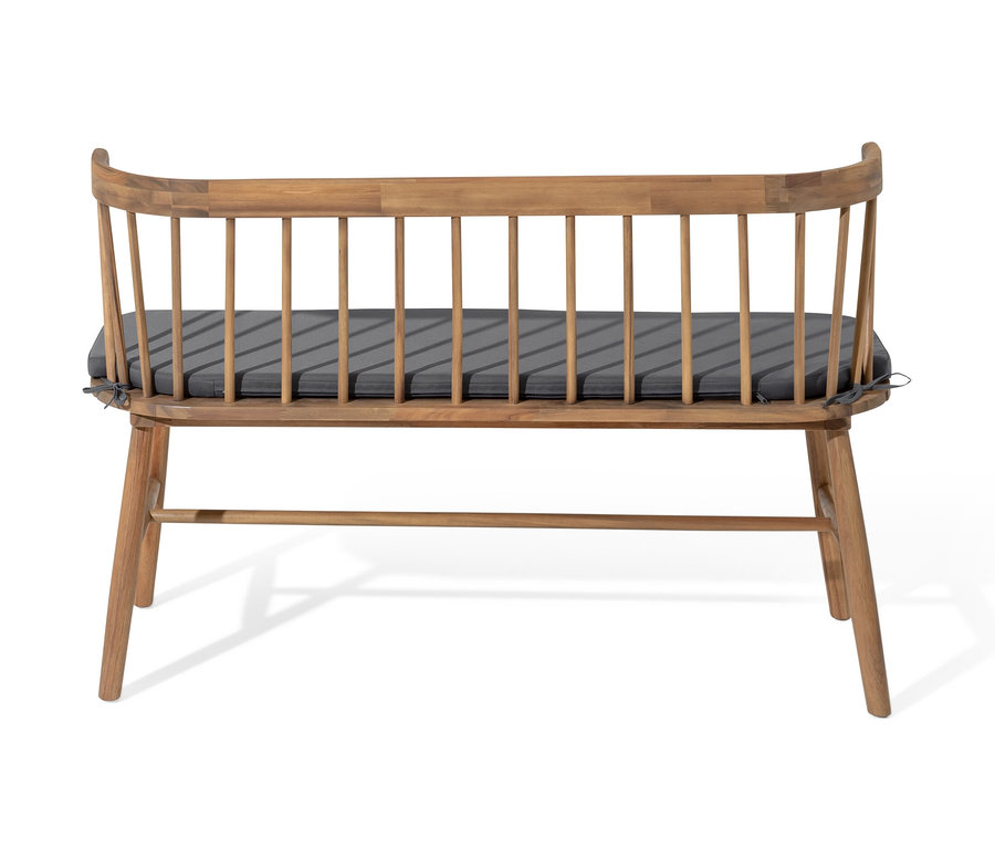 Bank mit Sitzpolster.