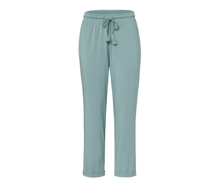 Hellblaue Pyjamahose mit Kordelzug in der Taille.
