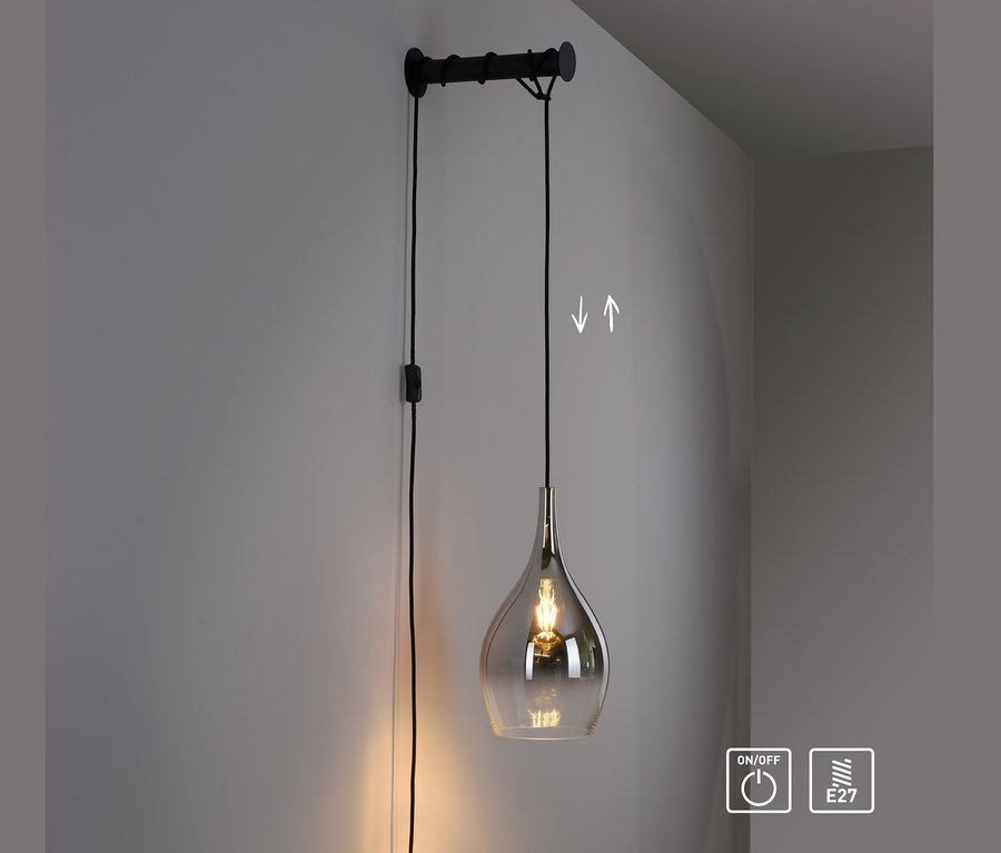 Paul Neuhaus Wandleuchte »Pilua« an der Wand.