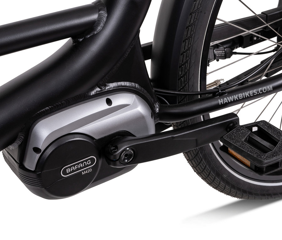 Detailaufnahme eines HAWK Bikes Lastenrad E-Cargo 2.2 Bafang E-Bikes, Blick auf Motor und Pedal.