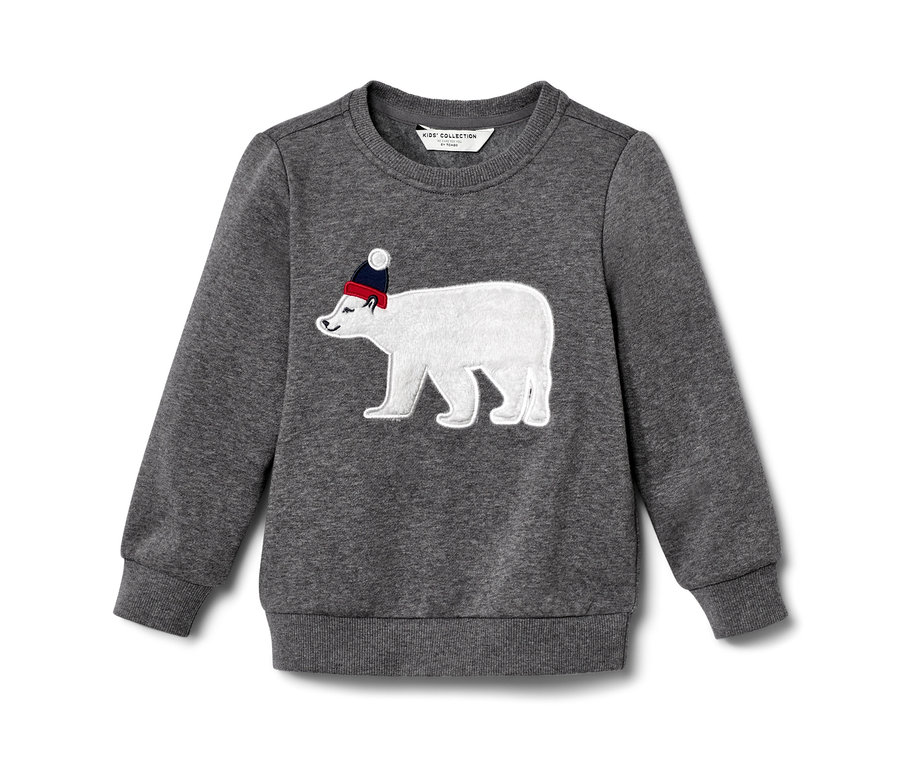 Grauer Kinder-Sweater mit Eisbär-Applikation mit roter Mütze.