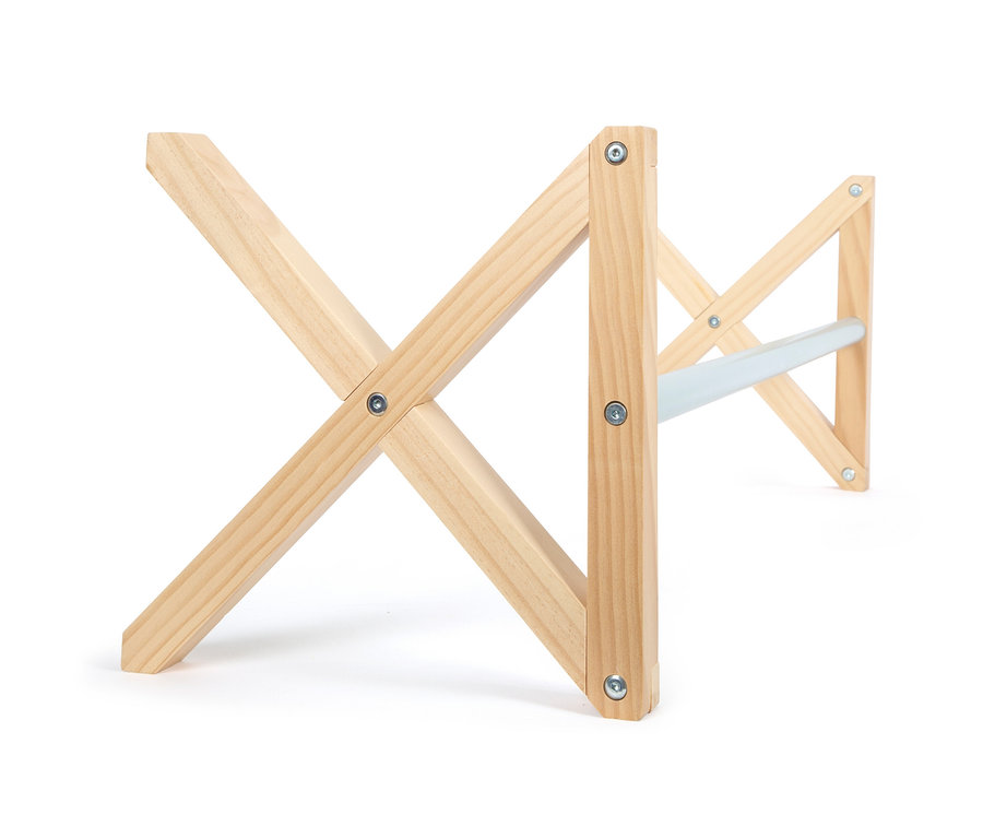 Detailaufnahme des small foot Cavaletti-Hindernis-Sets aus Holz mit blauer Stange auf weißem Hintergrund.