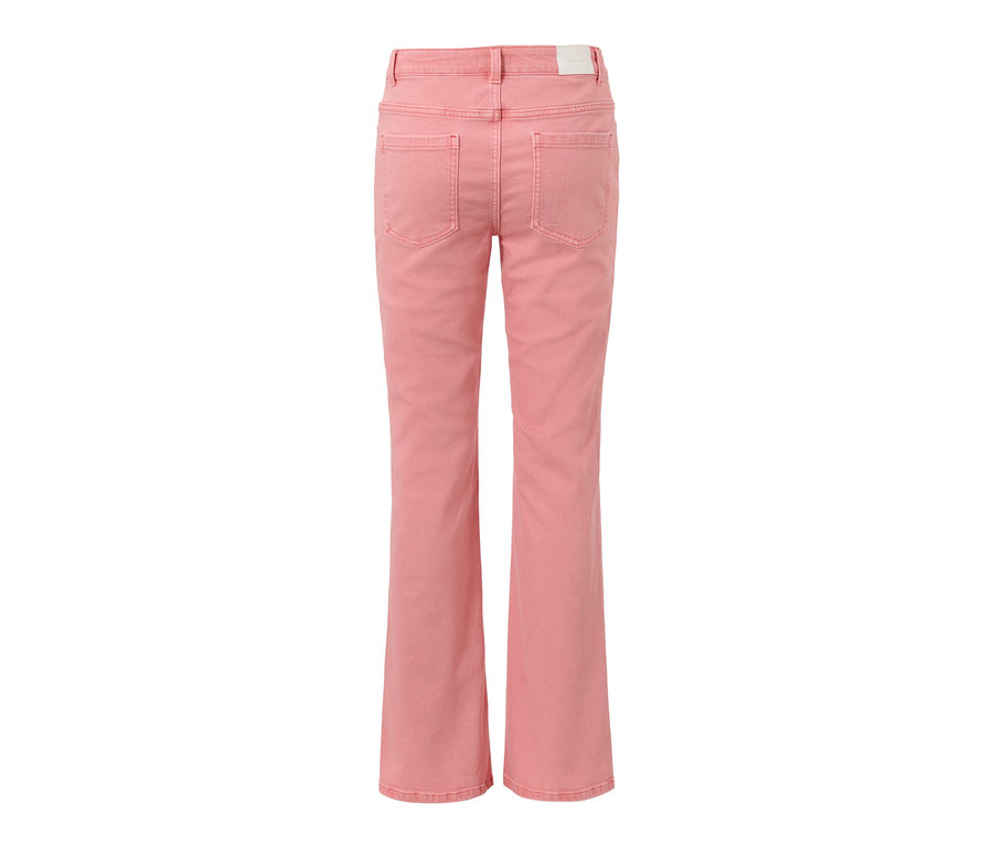 Detailansicht der Rückseite einer korallenfarbenen Bootcut Jeans ‒ Fit »Lou«.