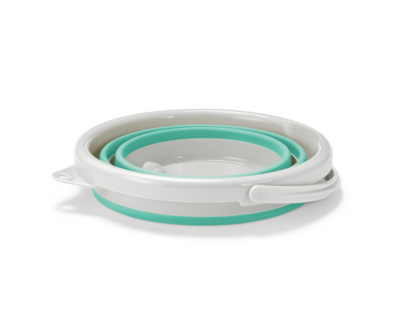 Ein weißer und türkiser Faltbarer Putzeimer ist zusammengefaltet.