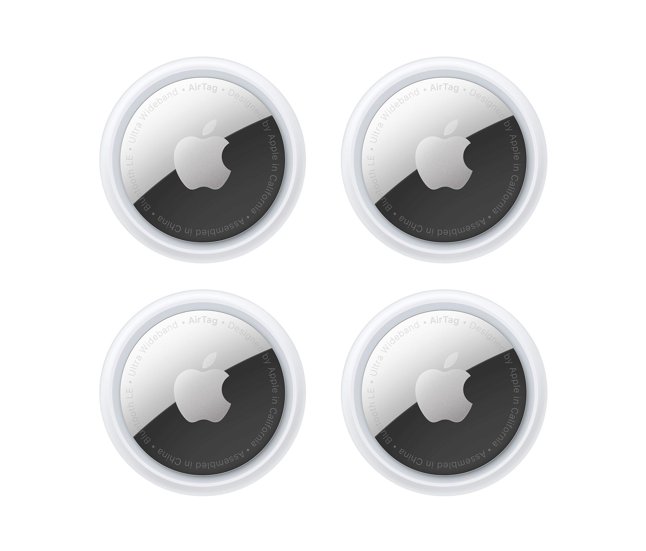 Vier weiße Apple AirTags sind in einem Raster angeordnet.