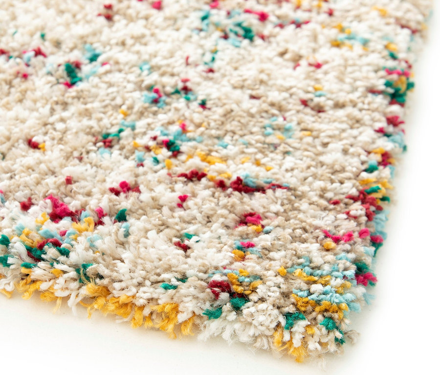 Detailansicht eines »Relic« Teppichs in gedämpften Pastellfarben.