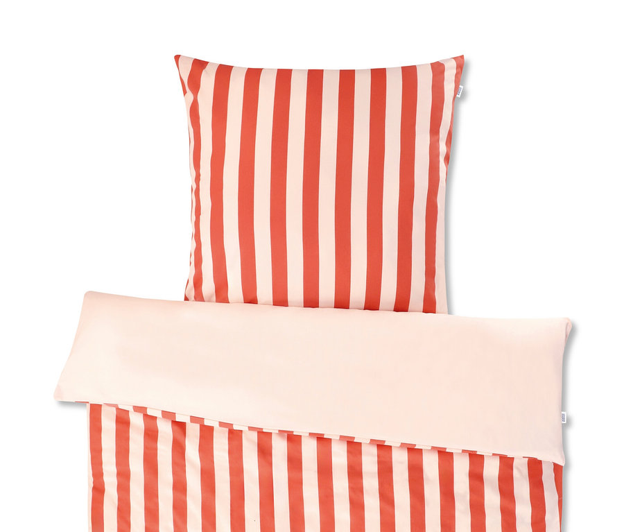 Gestreifte, korallenfarbene SCHÖNER WOHNEN-Kollektion Bettwäsche mit Kopfkissen oben.