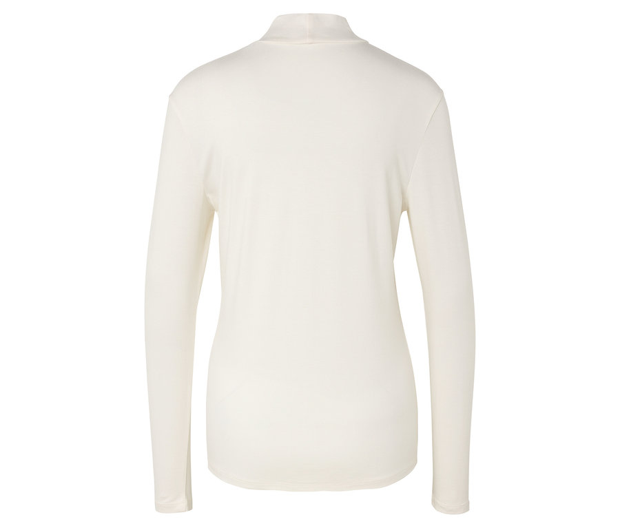 Rückansicht einer cremefarbenen, langärmligen Bluse mit Rollkragen.