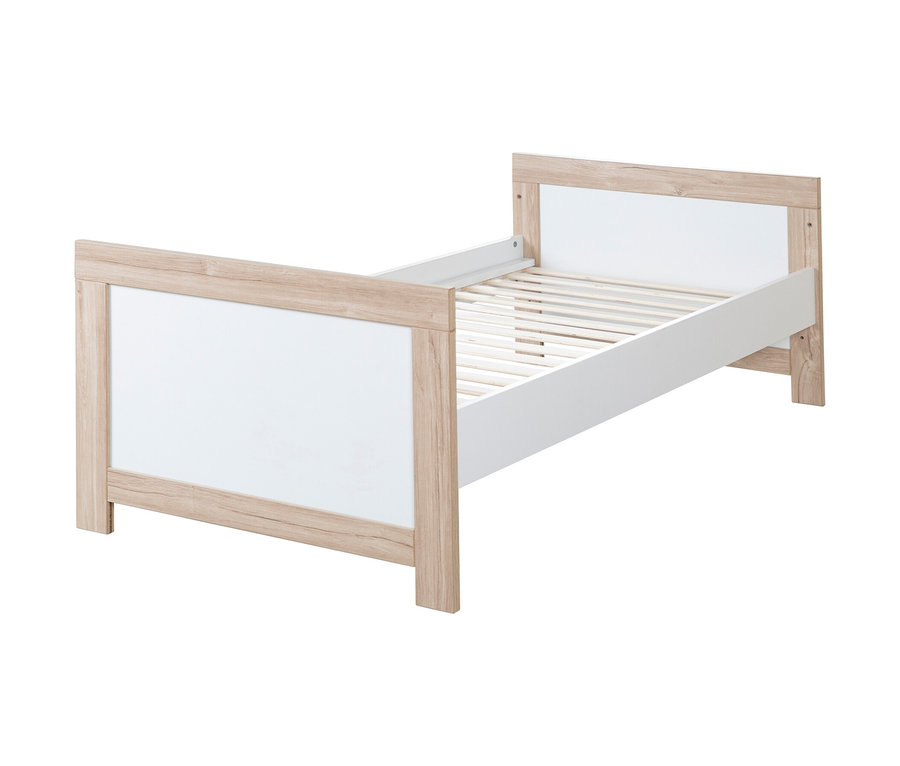Ein Kinderbett aus dem roba Kinderzimmerset »Malo« in Weiß und Holzoptik.