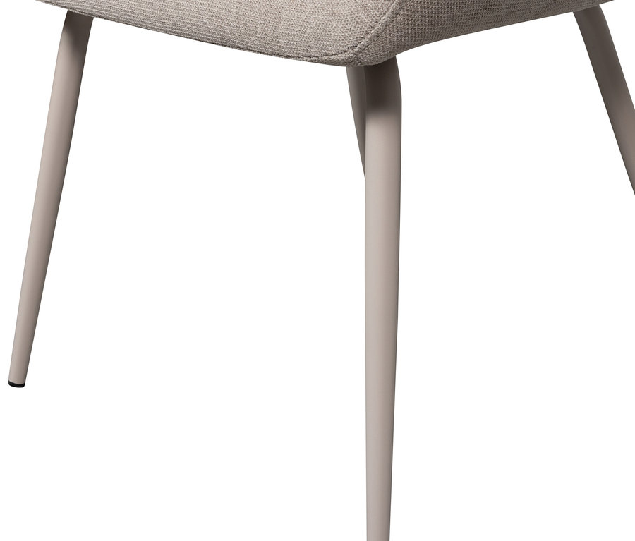 Detailaufnahme von Beinen und Sitzfläche eines naturfarbenen Woood Jenny Stuhls.