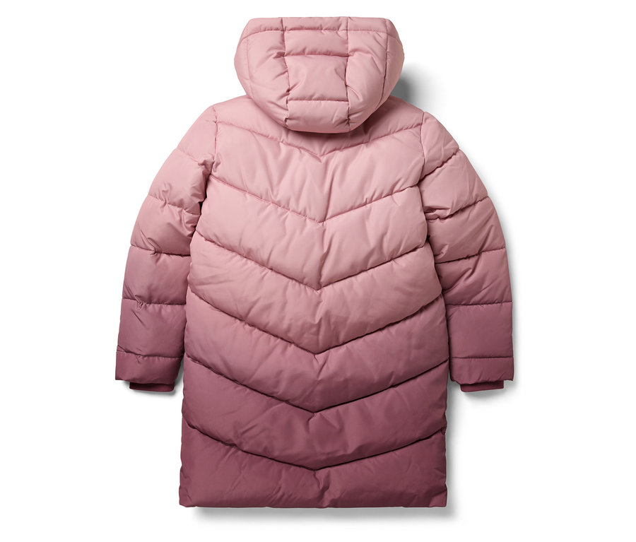 Rückansicht einer langen, gesteppten Kapuzenjacke in Rosatönen.