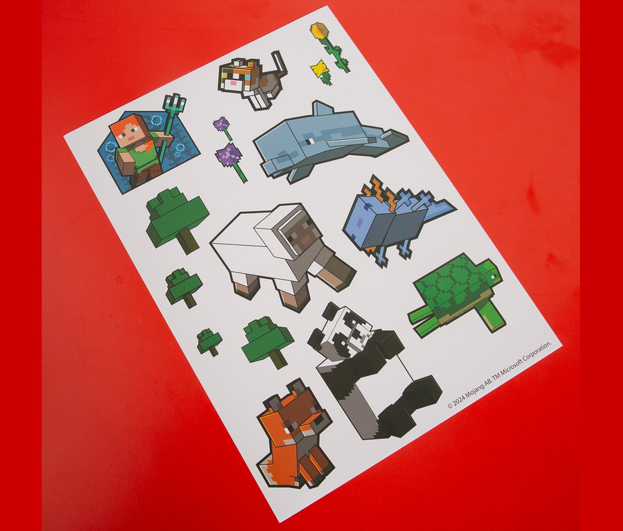 Blatt mit 6 Minecraft Wandtattoos auf rotem Hintergrund.