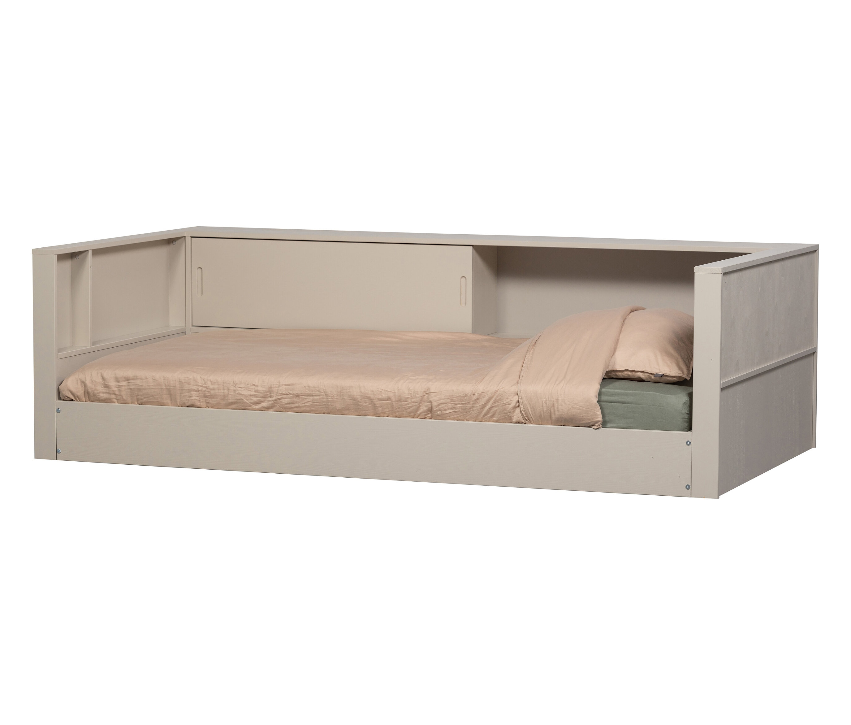 WOOOD Kiefernholz-Bed-Bank »Carter« in Staubfarbe mit hellbrauner Bettwäsche und Kissen.