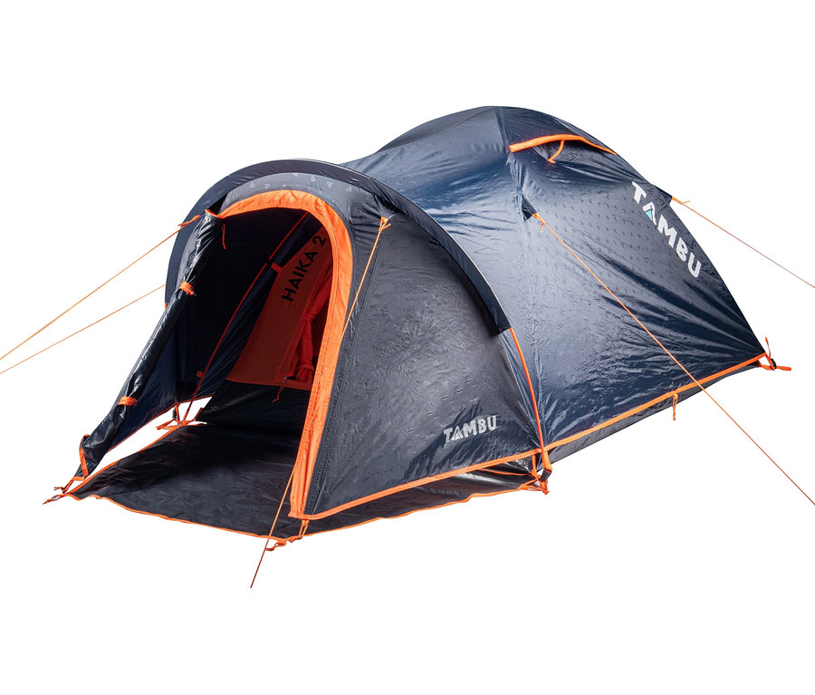 Aufgebautes dunkelblaues Tambu »HAIKA 2« 2-Personen-Kuppelzelt mit offenem Eingang und orangefarbenen Akzenten.