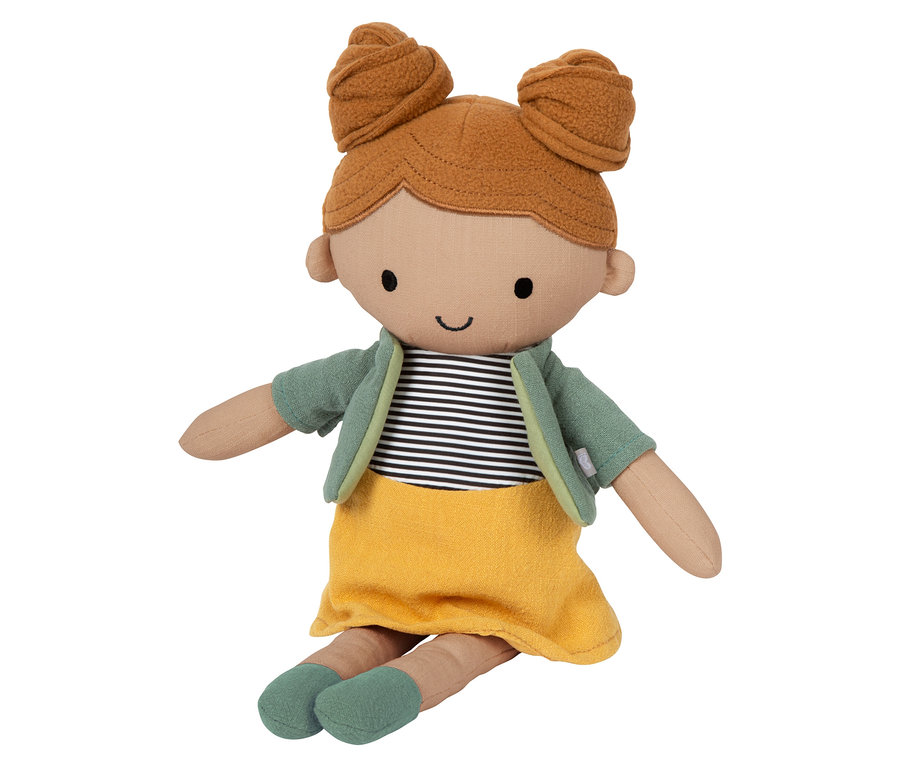Sitzende Stoffpuppe »Maya und Leo« mit orangefarbenen Haarknoten, grünem Jäckchen, gelbem Rock und gestreiftem Oberteil.
