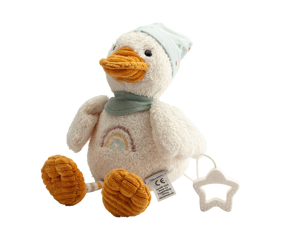 Plüsch-Enten-Spielzeug mit cremefarbenem Körper, orangefarbenem Schnabel und Füßen, hellblauer Mütze, grünem Halstuch, gesticktem Regenbogen auf der Brust und einem weißen Stern-Beißring.