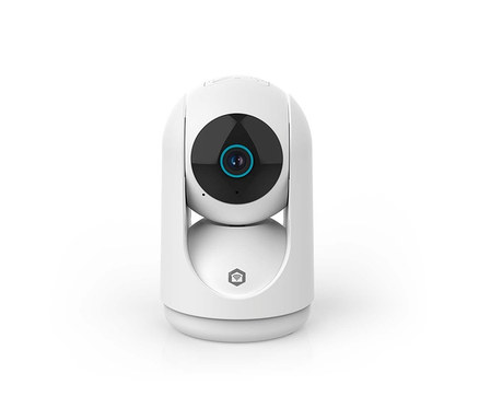 Weiße Überwachungskamera mit drehbarem Kopf und schwarzem Objektiv mit blauem Ring. Ein WLAN-Logo ist auf dem Sockel sichtbar.