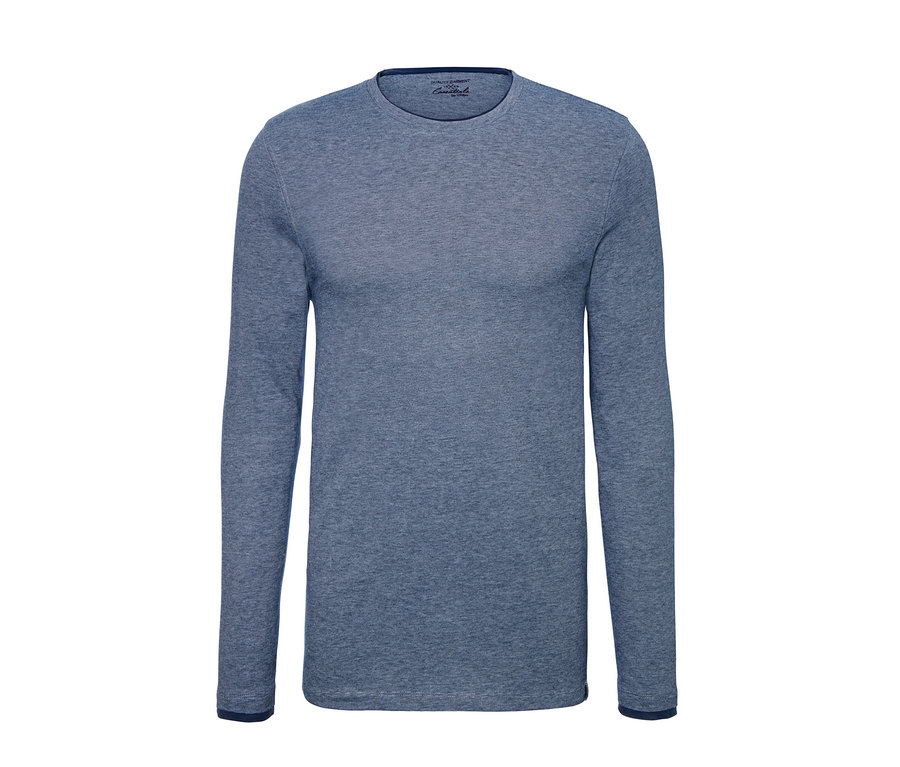 Blaues Langarm-Shirt.