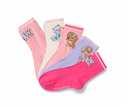 Fünf Paar bunte Socken mit Paw Patrol Motiven liegen übereinander.
