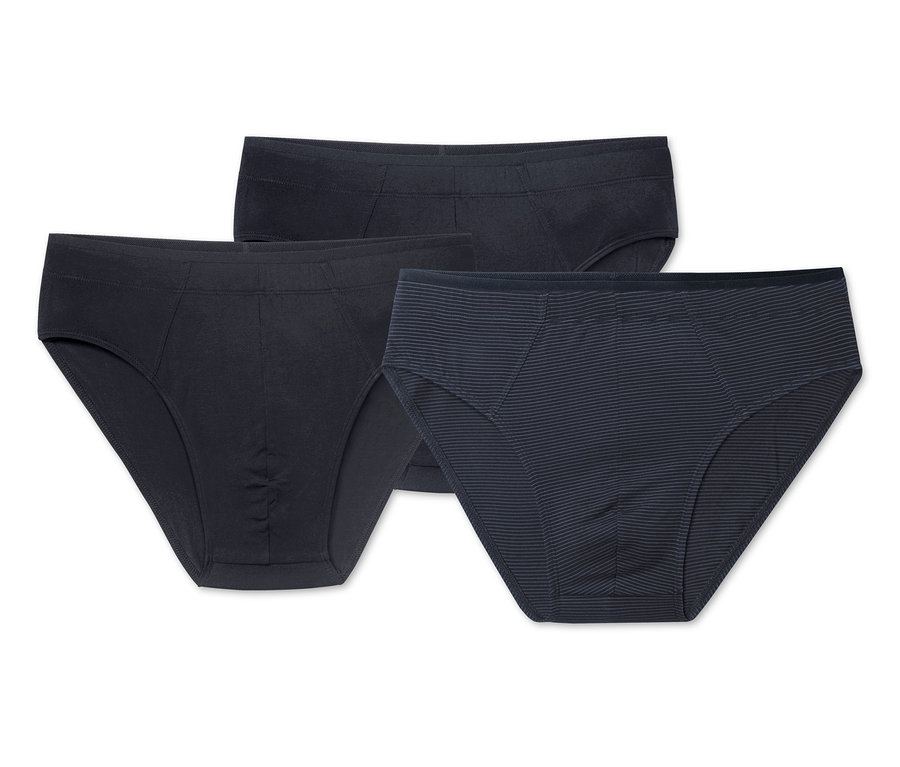 Drei Slips in Blau- und Grautönen auf weißem Hintergrund.