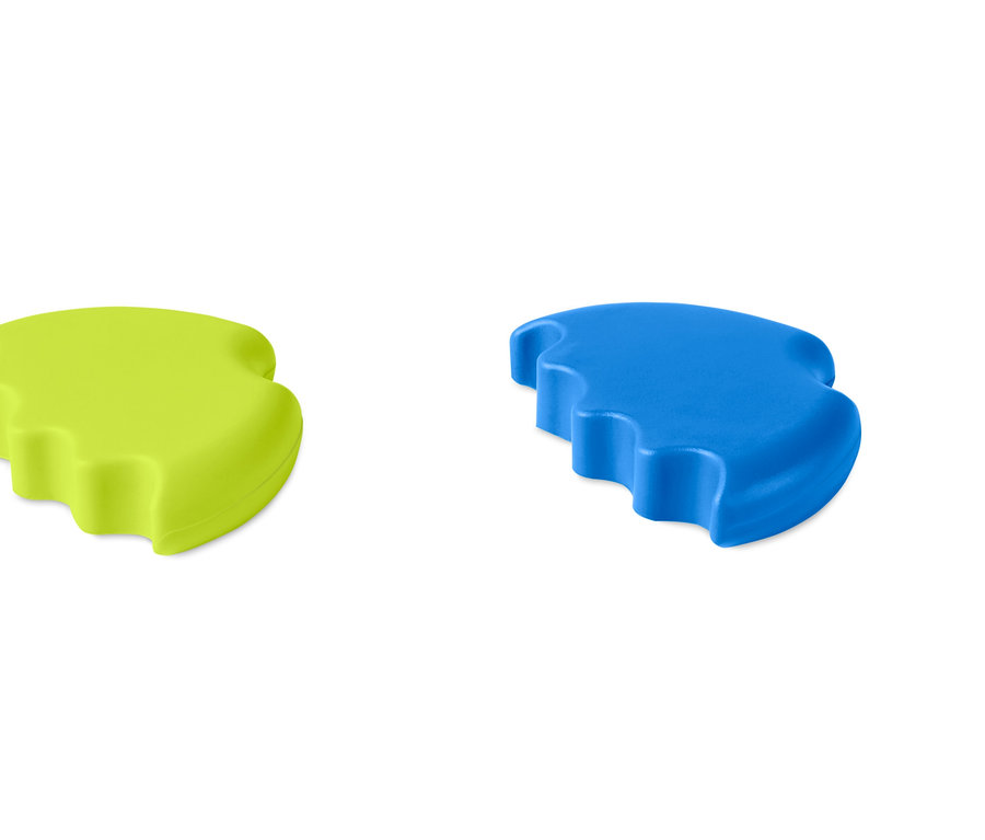 Zwei Handtrainer, einer grün, einer blau.