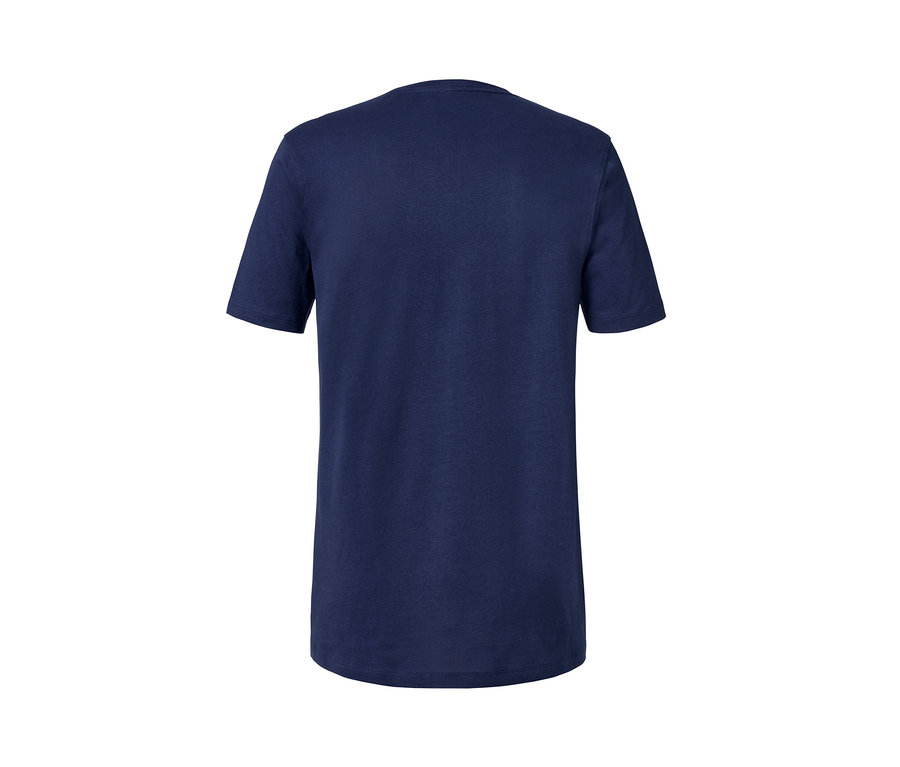 Dunkelblaues T-Shirt mit kurzen Ärmeln und Rundhalsausschnitt. Es ist eines von den 3 T-Shirts mit Rundhalsausschnitt.