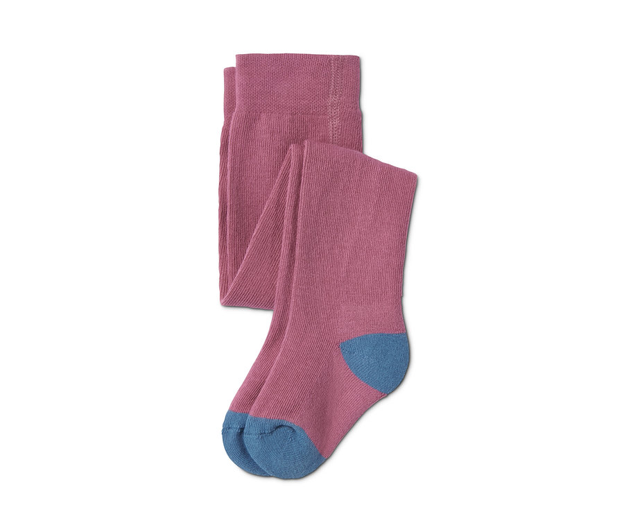 Detailaufnahme einer lila Strumpfhose mit blauen Zehen.