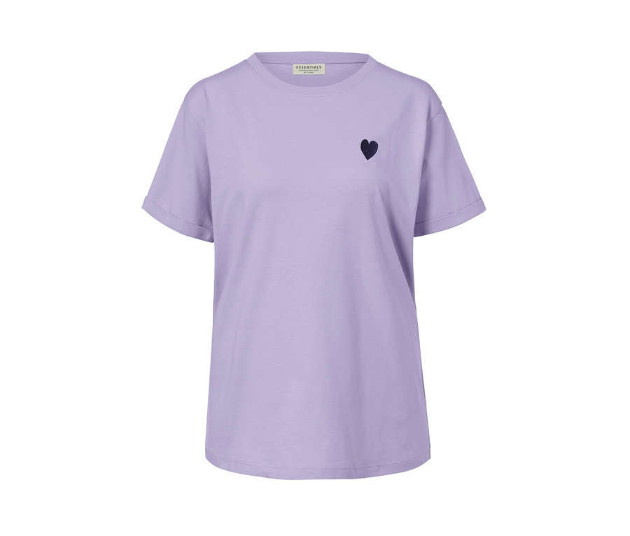 Helles T-Shirt aus Bio-Baumwolle mit dunkelblauer Herzstickerei auf der Brust.