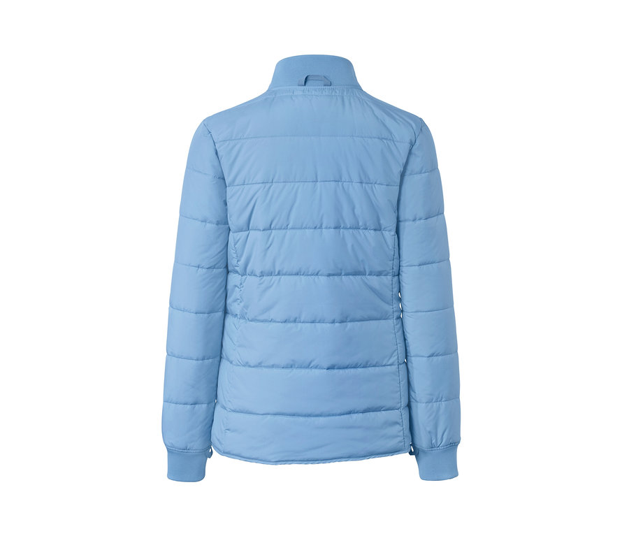 Blauer 3-in-1-Outdoormantel von hinten.