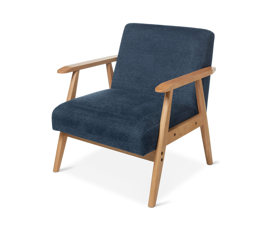 Blauer Sessel mit Armlehnen.