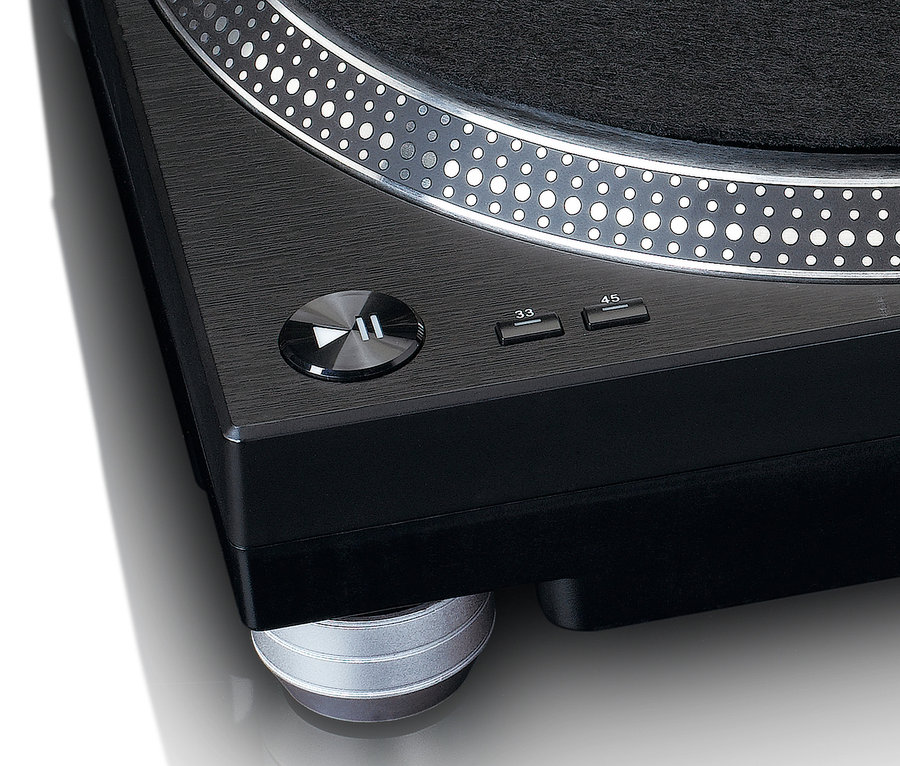 Detailaufnahme des Lenco Plattenspielers L-3809 BK.