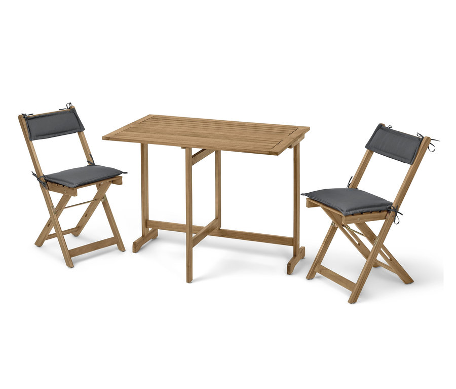 Ein klappbares Balkon-Set »Lenja« mit Tisch und zwei Stühlen mit grauen Auflagen.