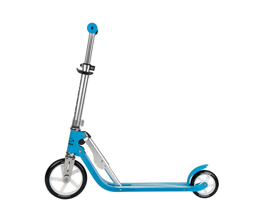 Ein blauer HUDORA Scooter »Little Big Wheel« vor einem weißen Hintergrund.