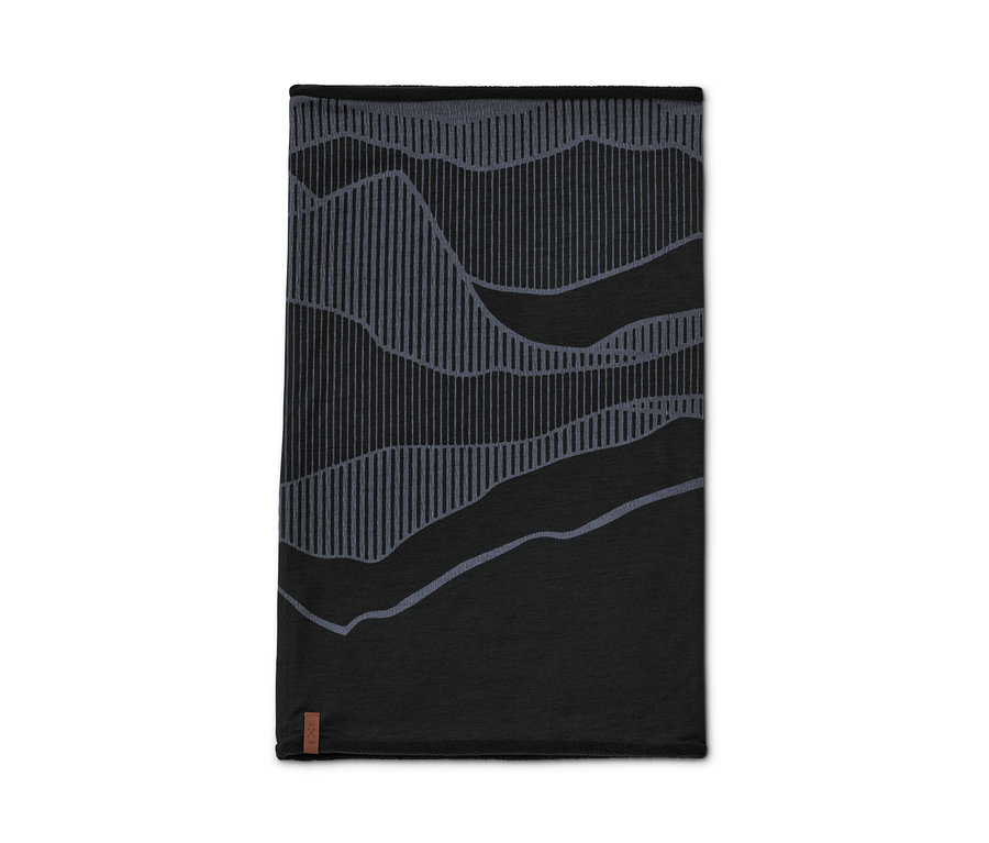 Ein schwarzer Thermo-Fleecekragen mit einem grauen geometrischen Muster.