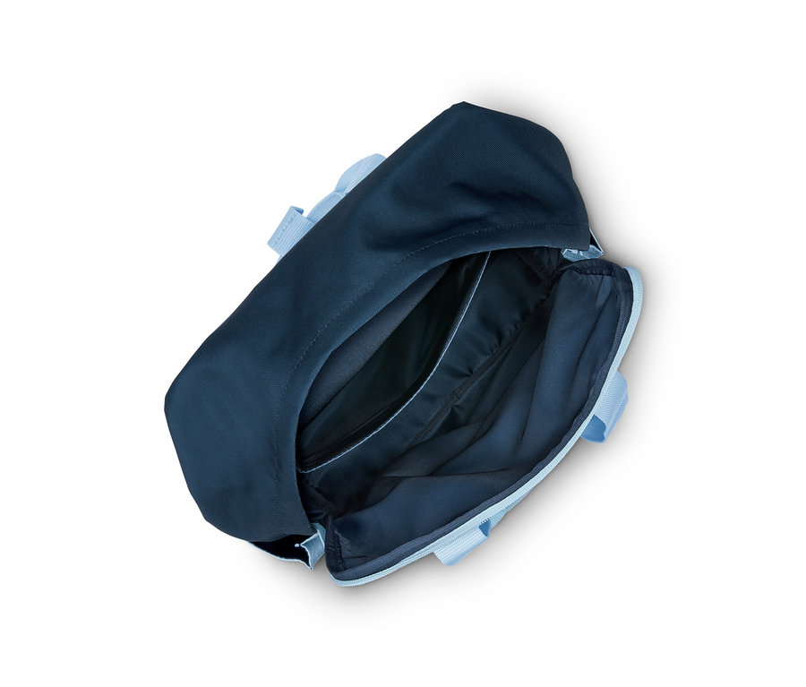 Geöffneter Outdoor-Rucksack, Heritage, in Dunkelblau mit hellblauen Details.