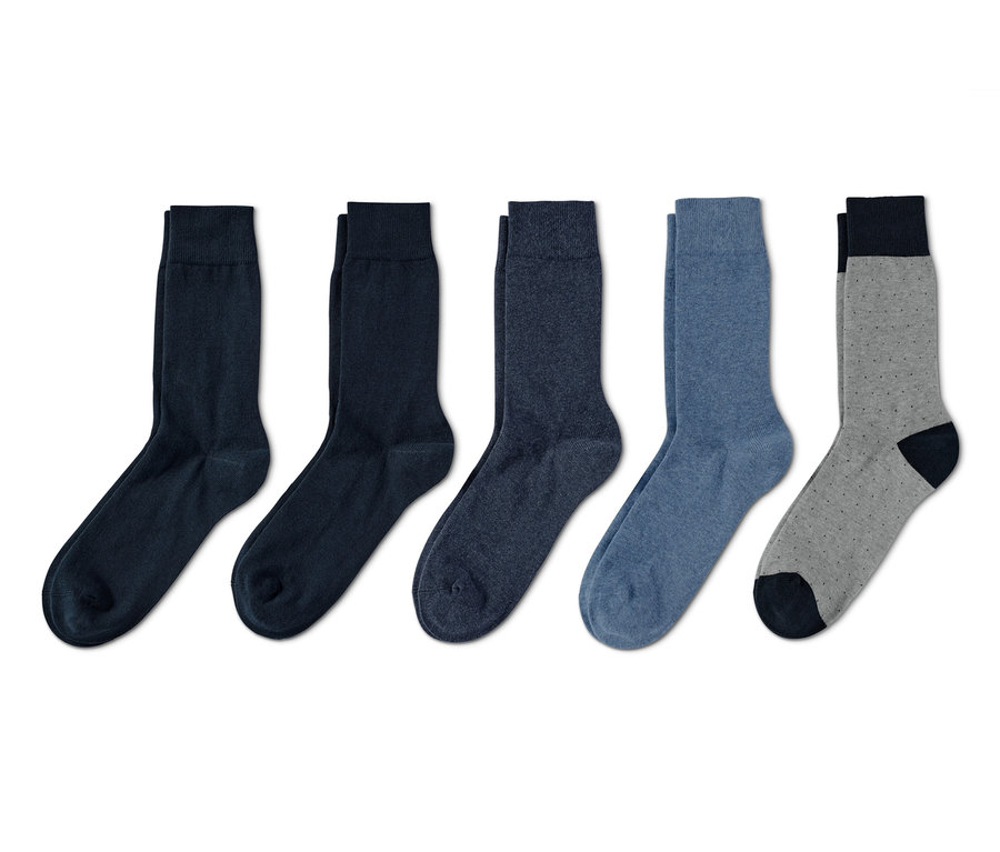 Fünf Paar Socken in verschiedenen Farben.
