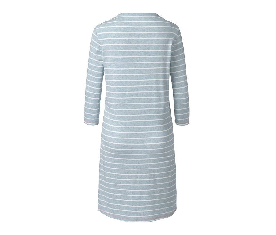 Rückansicht eines Nachthemds mit blau-weissen horizontalen Streifen.