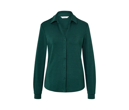 Grünes Blusenshirt mit Knopfleiste.