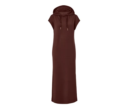 Ein braunes Loungekleid mit Kapuze und kurzen Ärmeln.